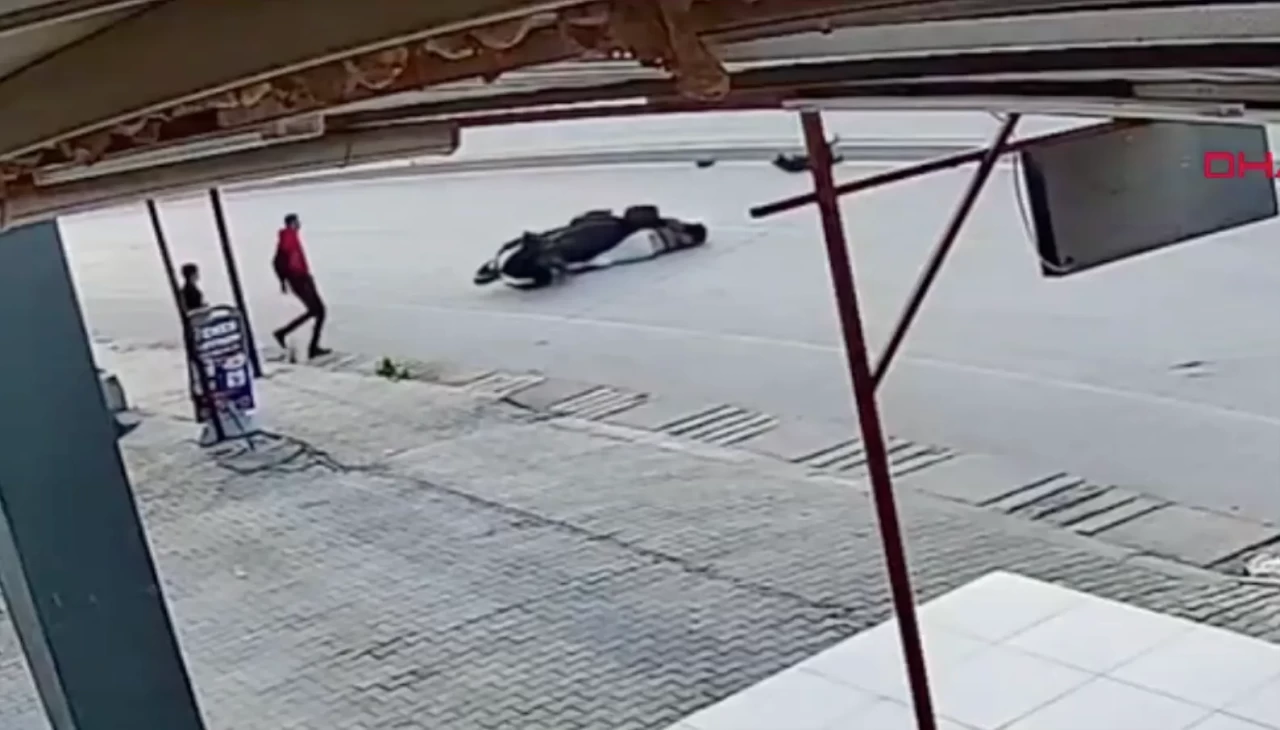 Hatay’da köpeğe çarpmamak için manevra yapan sürücü kaza yaptı