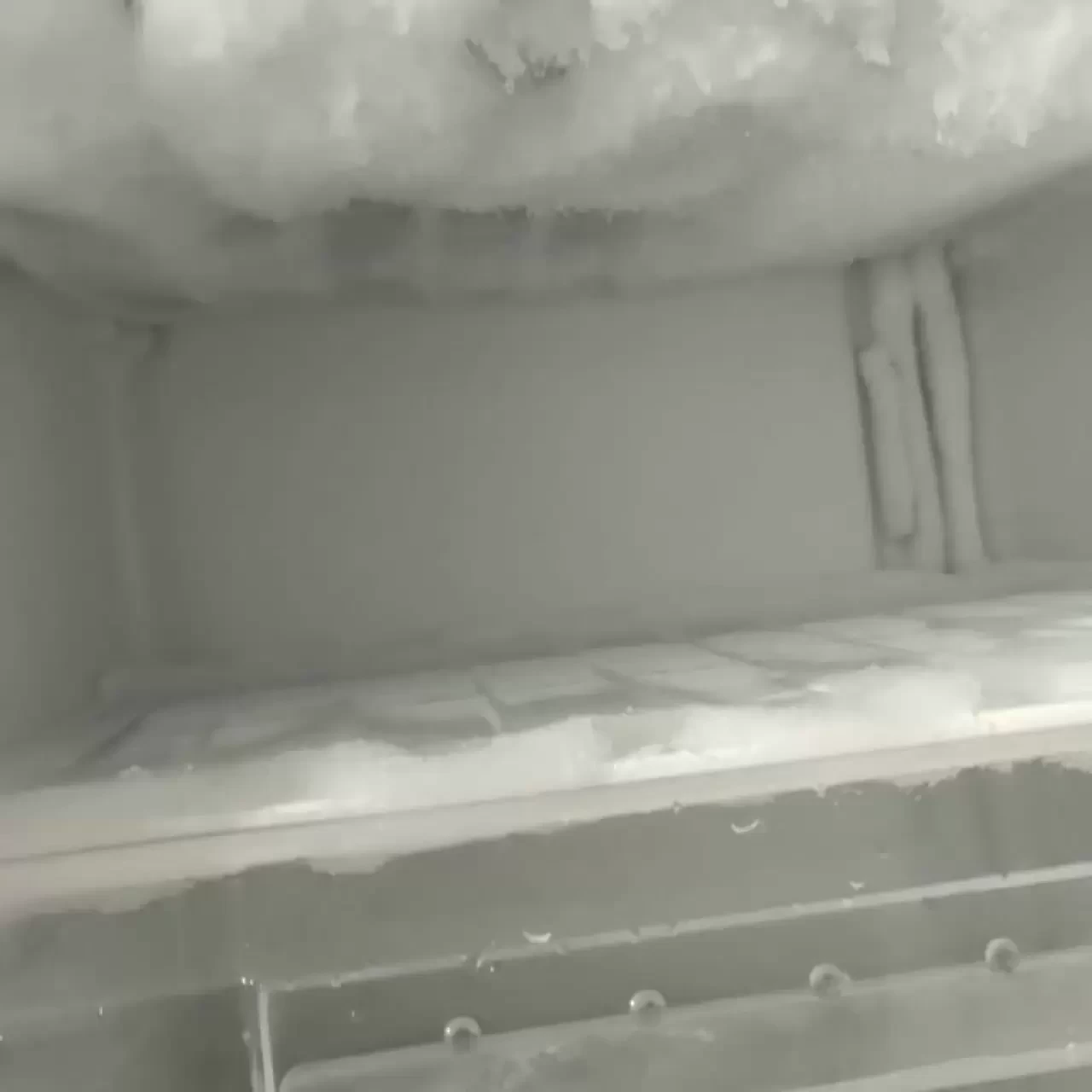 Derin dondurucu buzlanmasının önüne geçiyor! En etkili yöntemlerle donmadan kurtulun