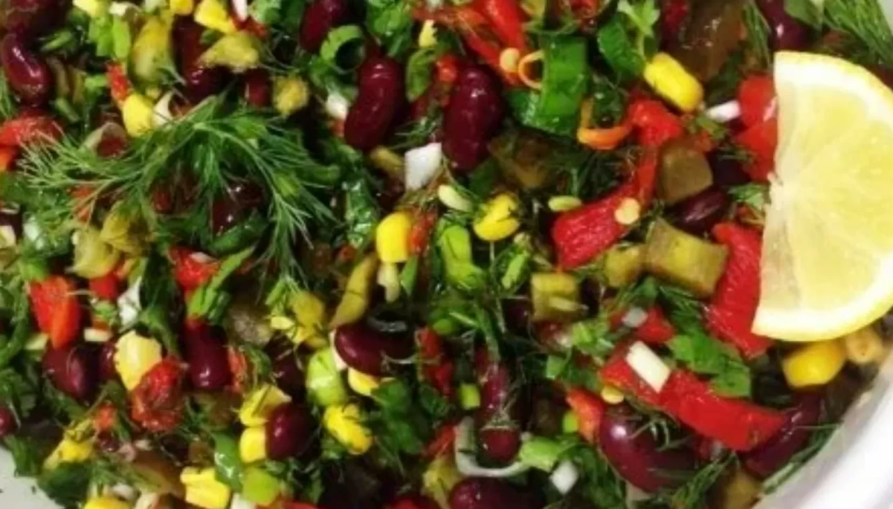 Kış sofralarının yeni gözdesi! Narlı meksika fasulyesi salatası nasıl yapılır?