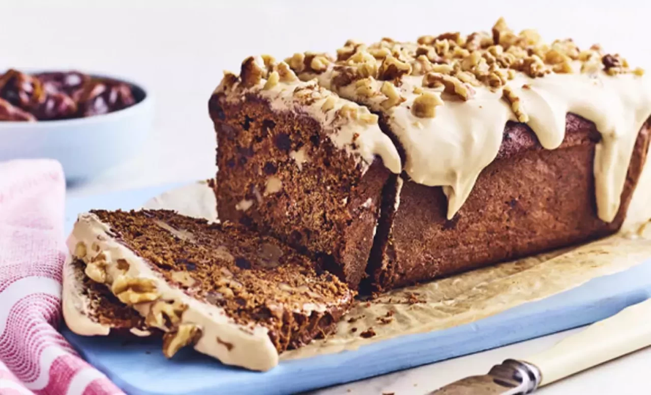 Çay Saatlerinin Favorisi: Pratik ve Nefis Cevizli Kek Tarifi