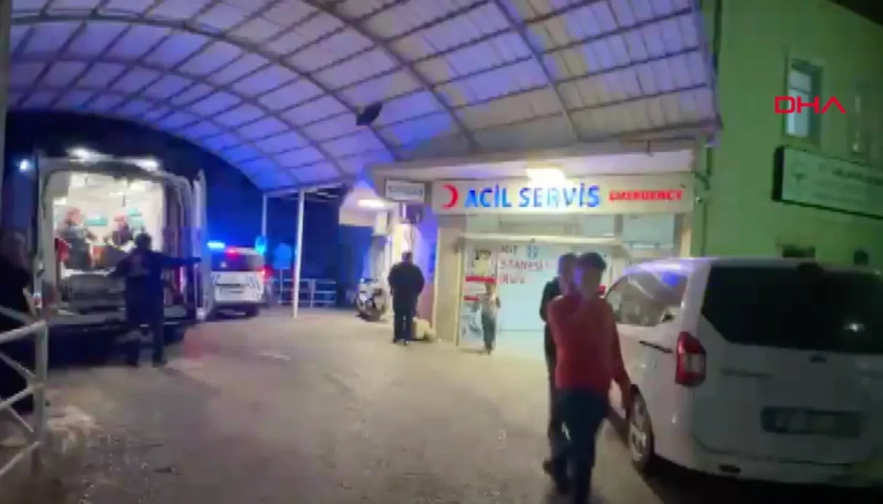 Balıkesir’de kamyonet kamyonla çarpıştı: Sürücü öldü, eşi ağır yaralı