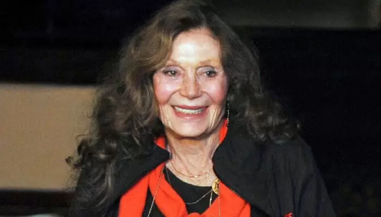 Yıldız Kenter Kimdir? Kaç Yaşında Öldü, Aslen Nereli ve Hangi Filmlerde Rol Aldı?