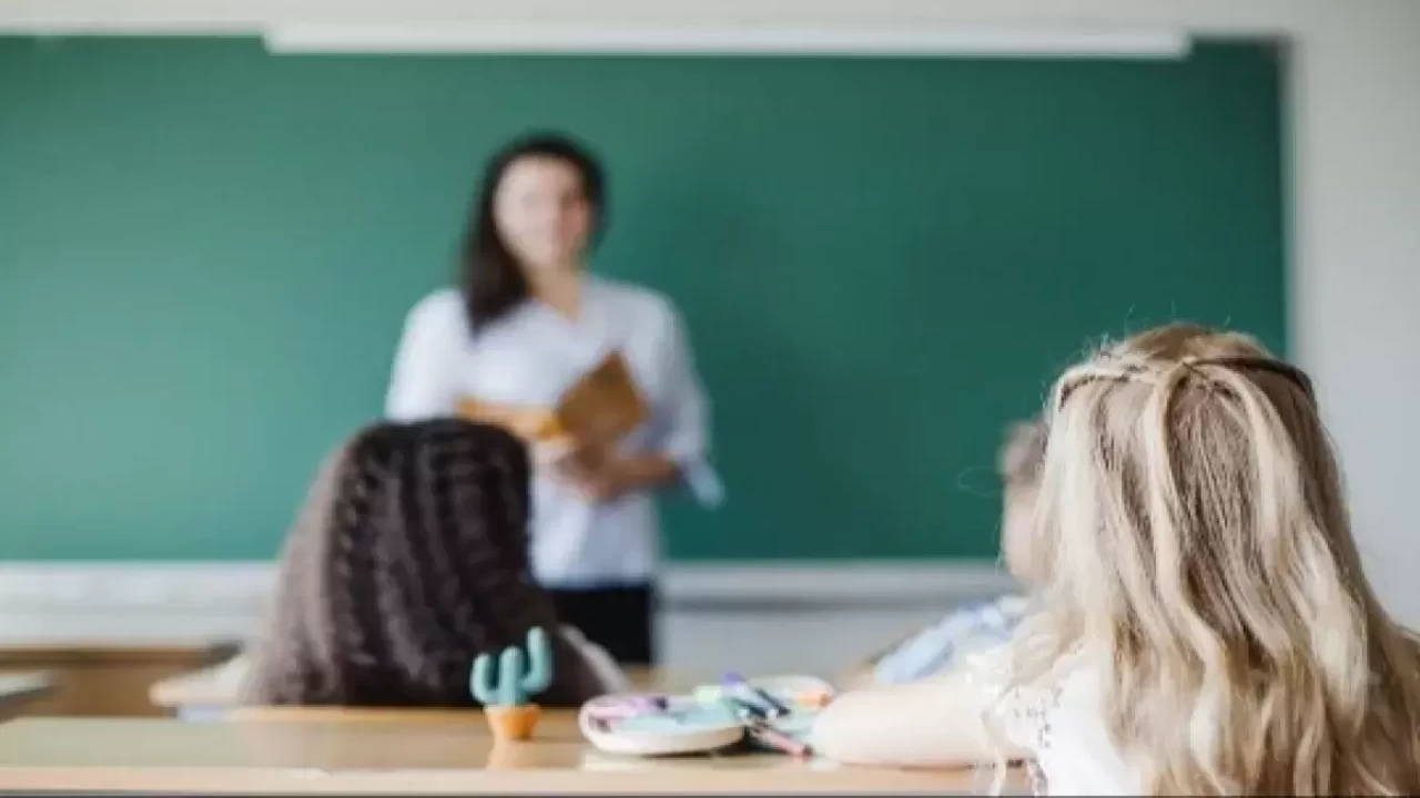 Öğretmenler Günü Mesajları 2025: 24 Kasım’a Özel Resimli Mesajlar ve En Anlamlı Tebrik Sözleri