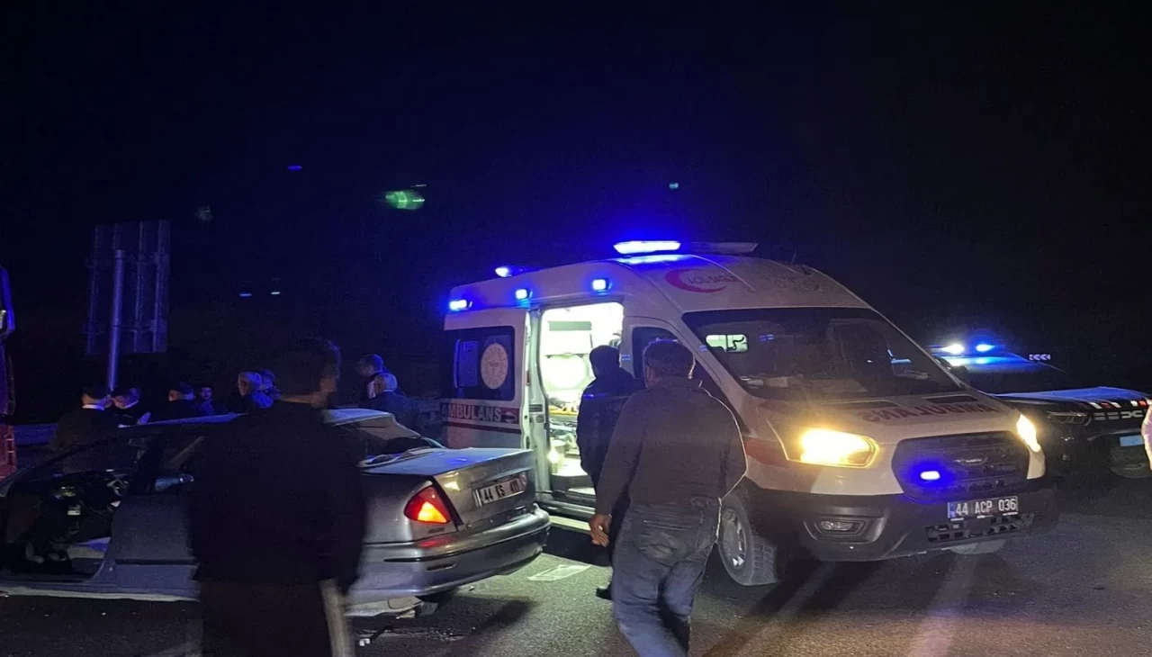 Tır ile otomobil çarpıştı: 2 kişi yaralandı