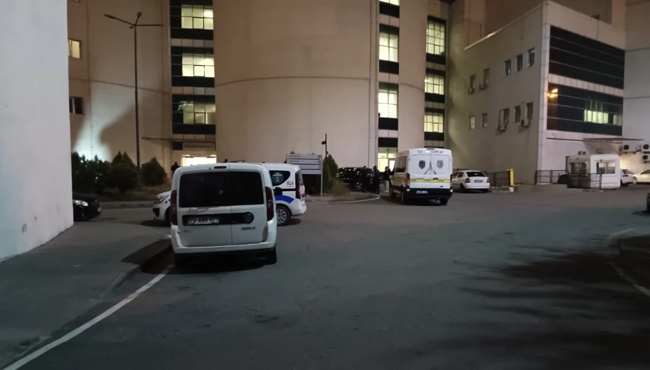 Batman Eğitim Araştırma Hastanesi’nde 5’inci kattan atlayan kişi yaşamını yitirdi