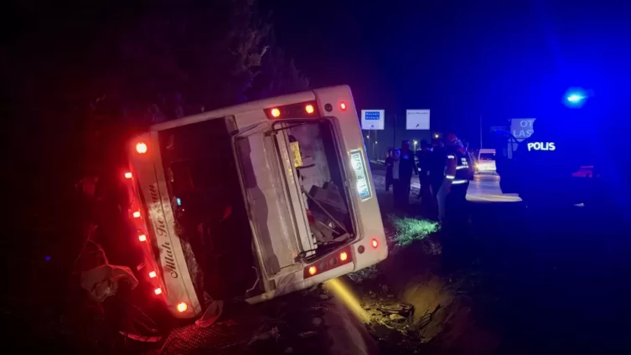 Gebze'de işçileri taşıyan servis devrildi: 1'i ağır 8 yaralı