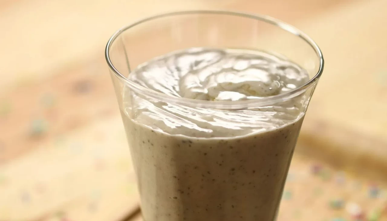 Çikolatalı fıstık ezmeli milkshake nasıl yapılır?