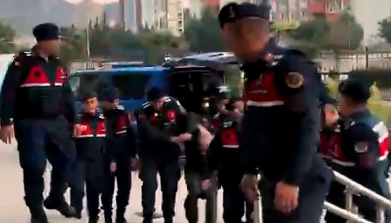 Adana'da mide bulandırıcı olay! 13 yaşındaki çocuğa cinsel istismar iddiasıyla 63 yaşındaki şüpheli adliyeye sevk edildi