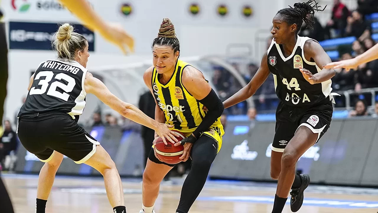 Kadınlar Basketbol Süper Ligi'ndeki derbide Fenerbahçe, Beşiktaş'ı farklı geçti |