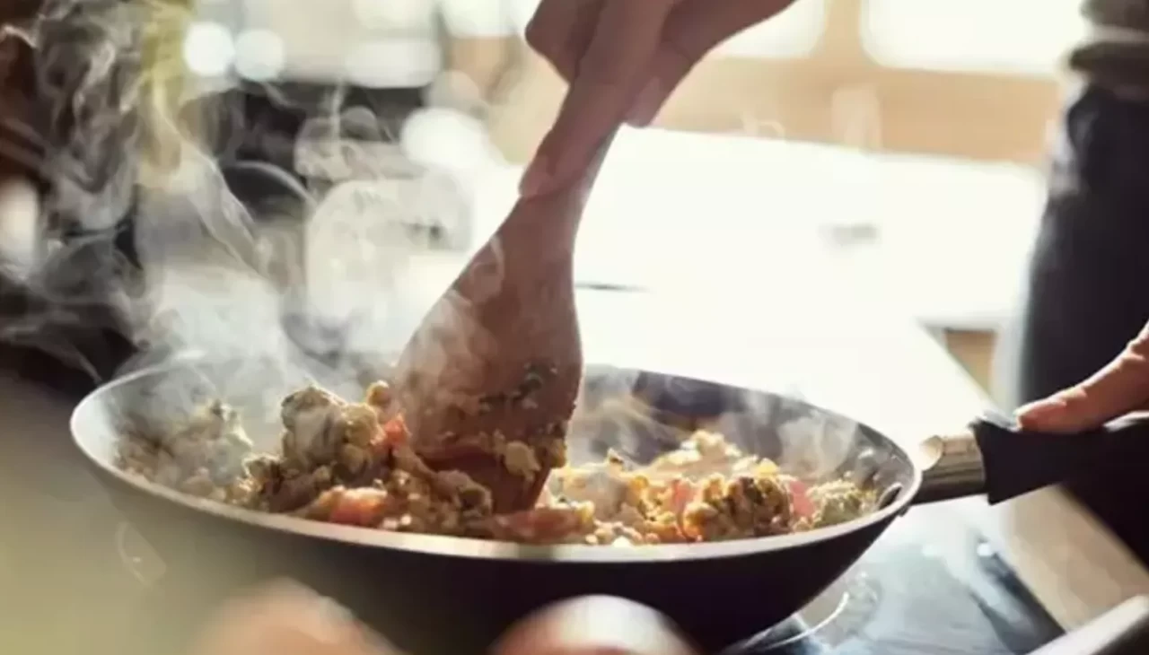 Zehirlenmeye davetiye çıkaran yemek listesi açıklandı! Bir tabak daha ısıtayım demeyin