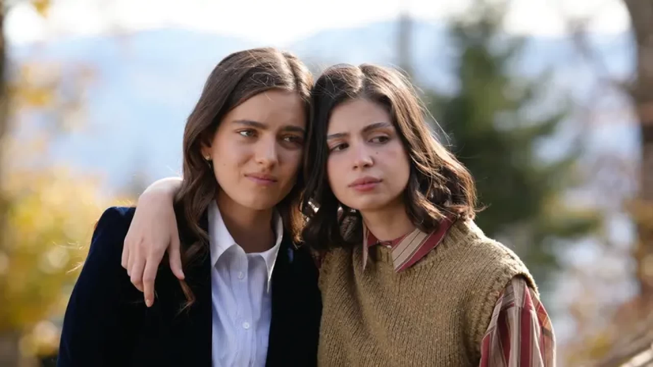 Taşacak Bu Deniz'de Büyük Karşılaşma! Eleni'nin Annesi Kim? Fragmandaki Gizem Çözülüyor!