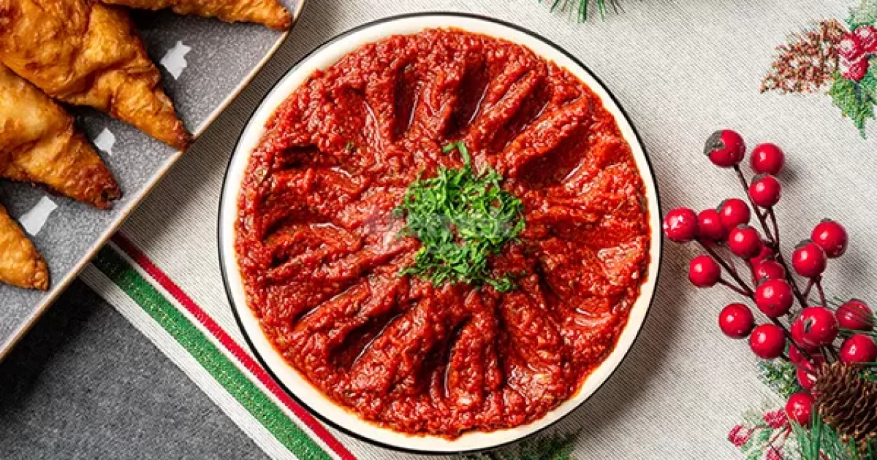 Acılı Ezme Tarifi: Sofraların Vazgeçilmezi İkramların Şahı