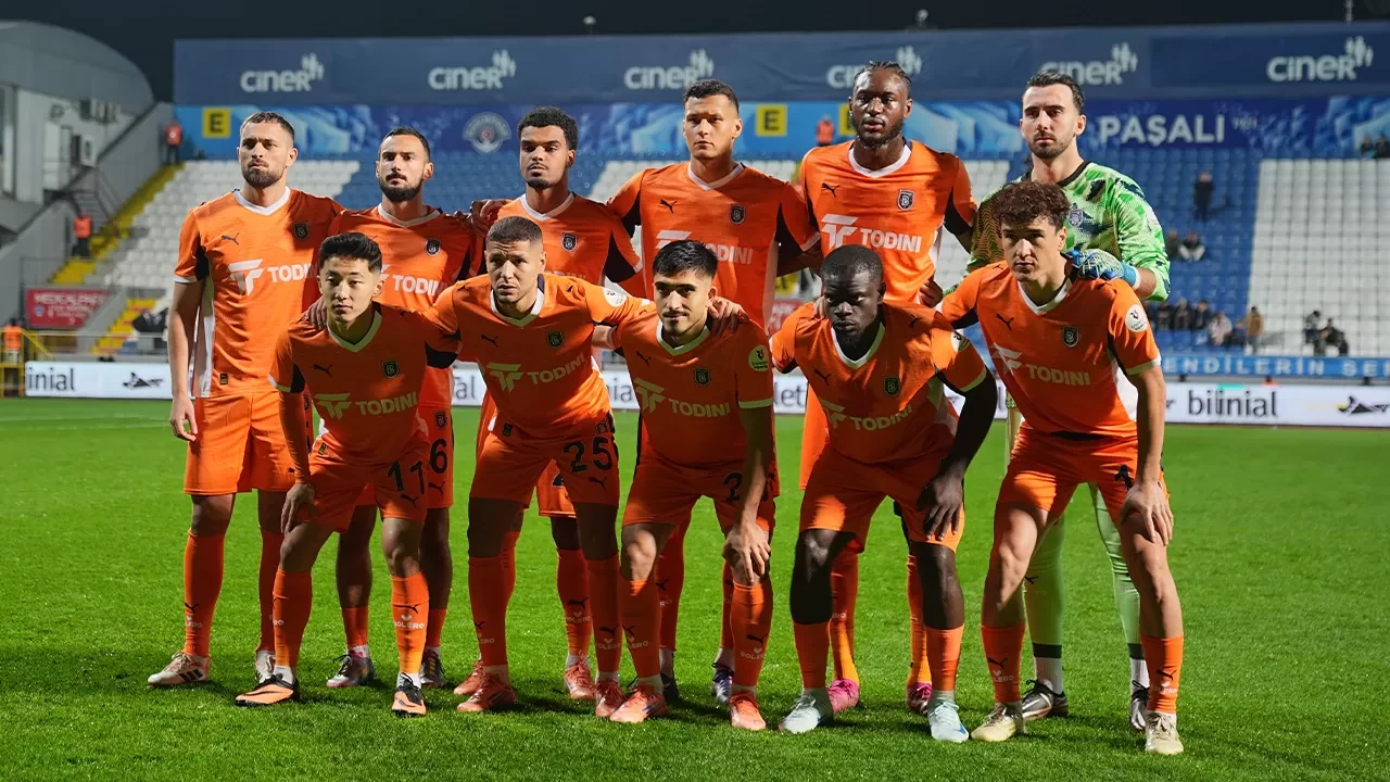 Başakşehir'e Fenerbahçe maçı öncesi kötü haber: O isim forma giyemeyecek