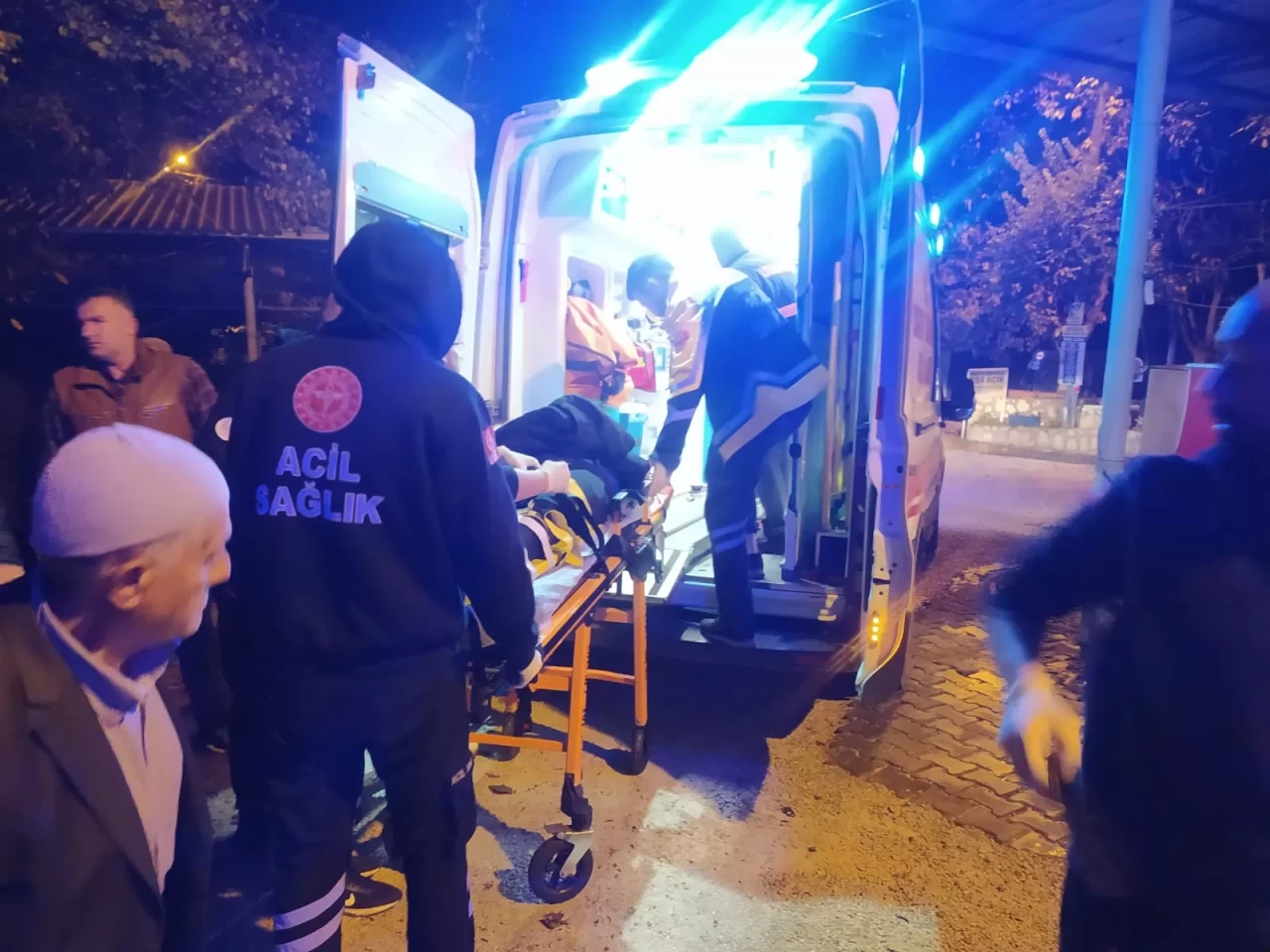 Mardin'de pikap devrildi: 2'si çocuk 6 kişi yaralandı