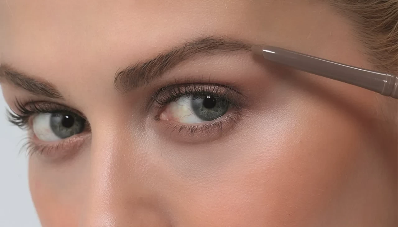 Para saçmayı bırakın! Tek bir ürünle makyaj rutininiz baştan yazılıyor