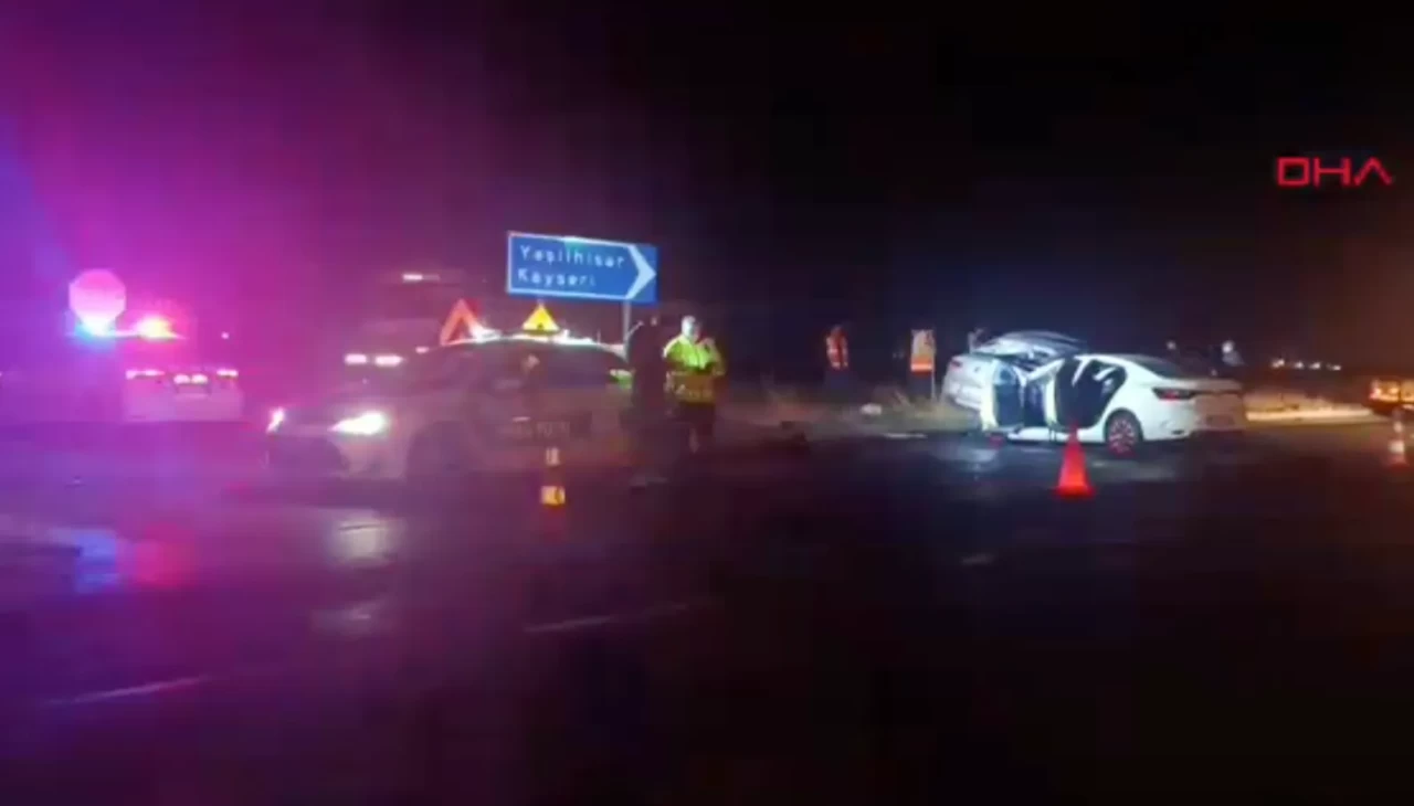 Niğde’de iki otomobil çarpıştı: 3 ölü, 6 yaralı