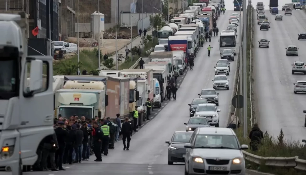 Kosova’nın başkenti Priştine'de şehir içi otobüs seferleri mali sıkıntılar nedeniyle durduruldu