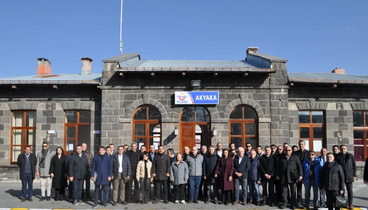 Türkiye ve Ermenistan Kars-Gümrü demir yolunun açılması için ikinci kez masada