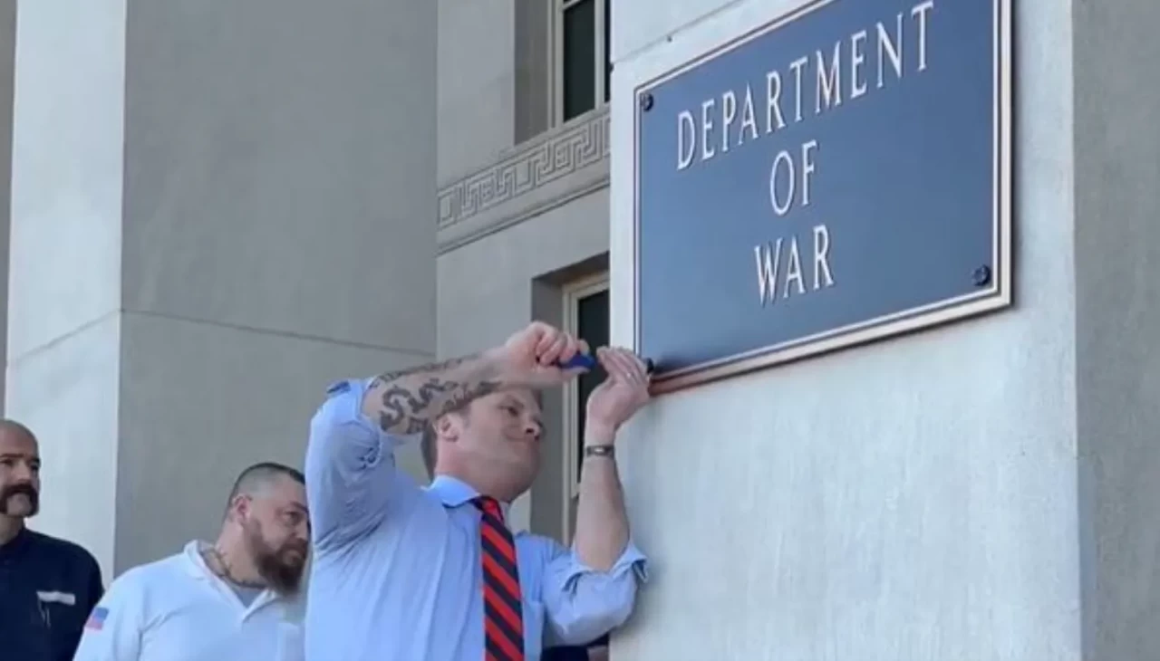 Pentagon’da tabelalar değişti: Savunma Bakanlığı yeniden 'Savaş Bakanlığı' oldu