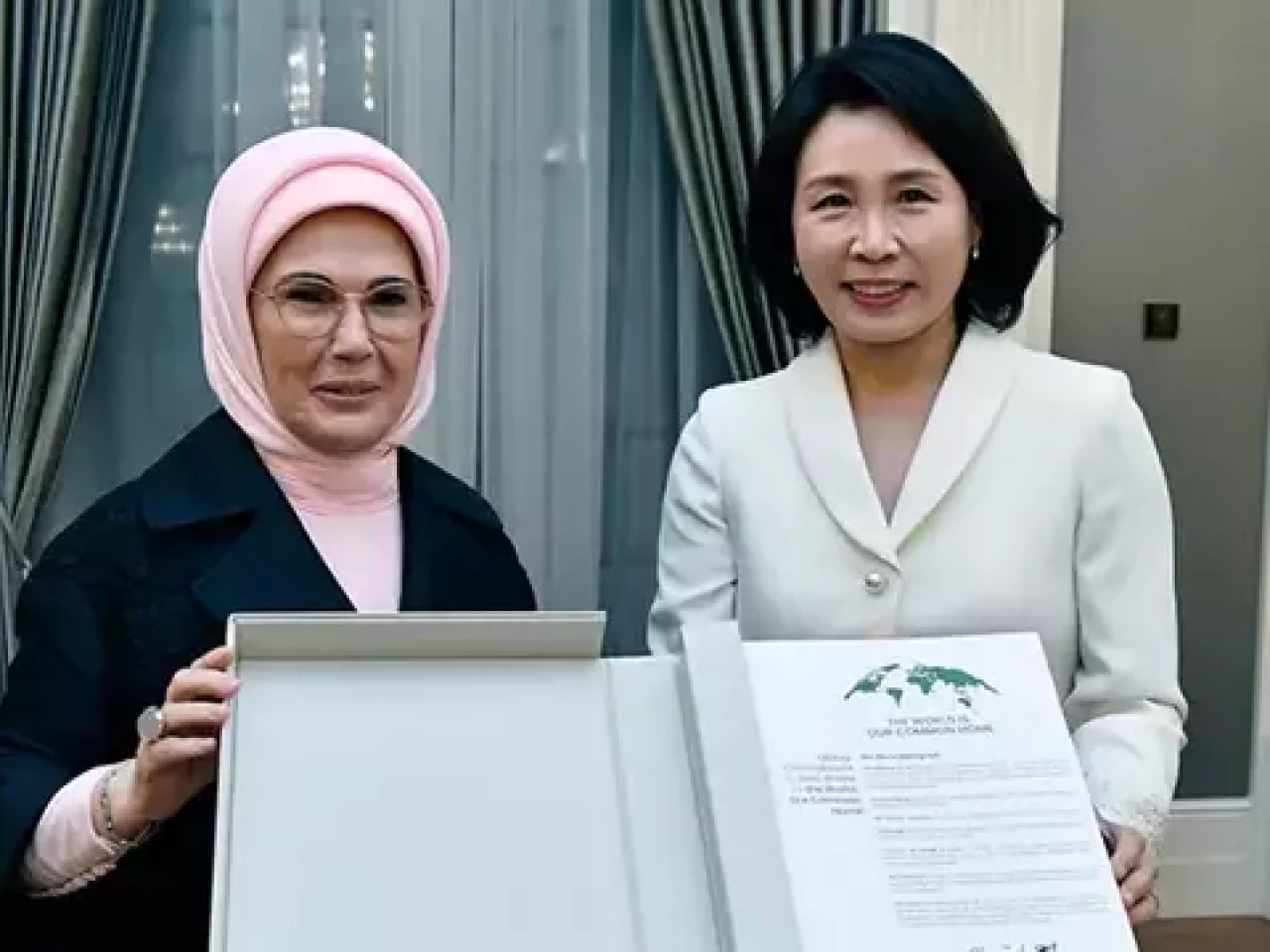 Emine Erdoğan'dan Güney Kore Devlet Başkanı'nın eşi Kim ile programlarına ilişkin paylaşım