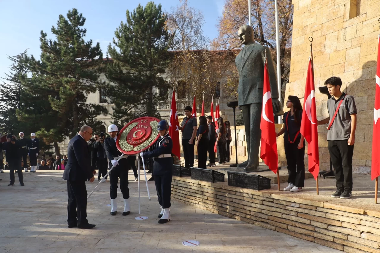 Cumhuriyetin temelleri atıldığı kentte Atatürk saygıyla anıldı