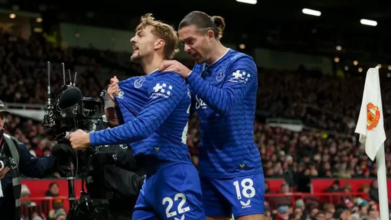 10 kişi kalan Everton Old Trafford’dan galip çıktı | Manchester United 0-1 Everton