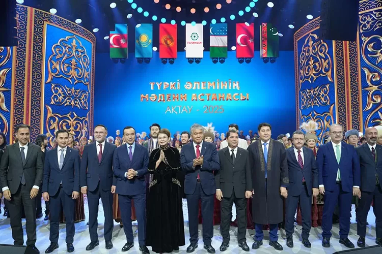 TÜRKSOY'un "Türk Dünyası Kültür Başkenti" ünvanı törenle Aktau'dan Andican'a devredildi