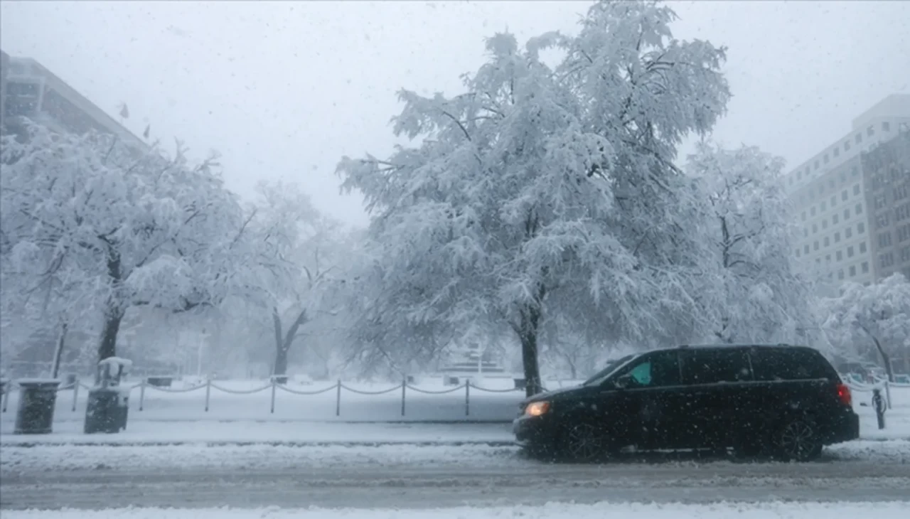 ABD’de kar ve fırtına Şükran Günü yolcularını vurdu
