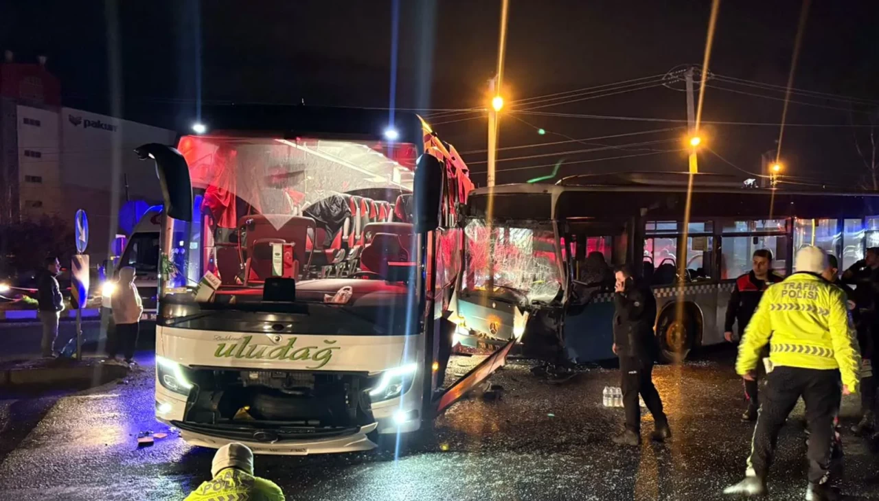 Çorlu’da yolcu ve halk otobüsü çarpıştı: 1’i bebek 9 yaralı