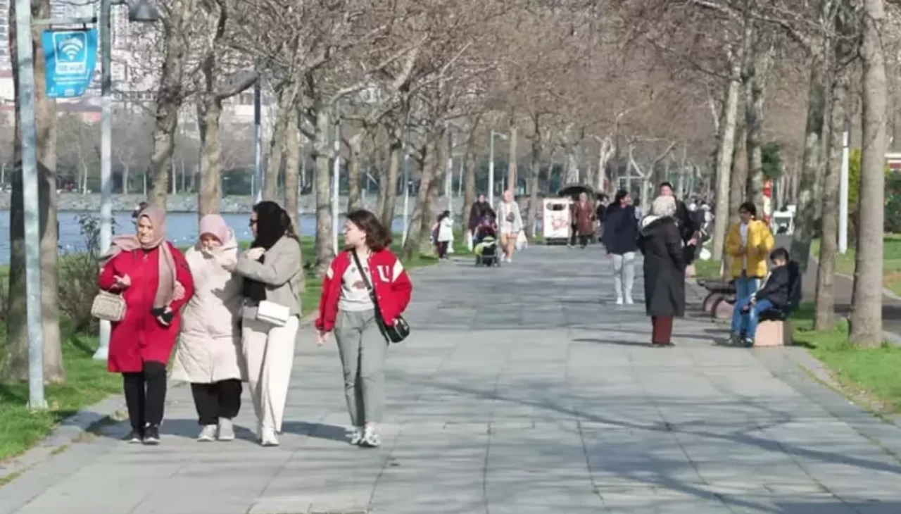 İstanbul'da ara tatilin son gününde sahiller doldu: Bahardan bir gün gibi
