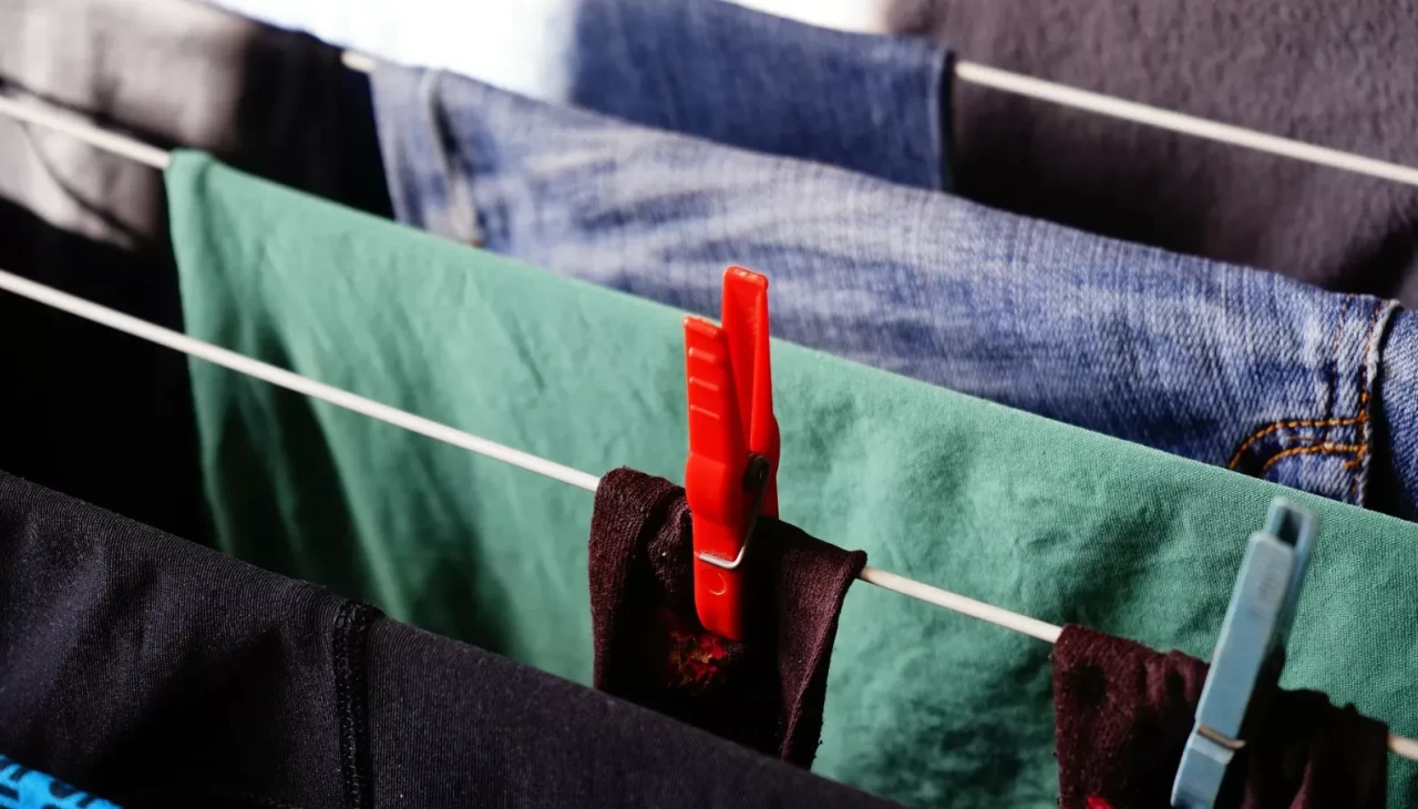 Ev hanımları bayılıyor! Mandalın kıyafette iz bırakmasını engelleyen 8 pratik hamle