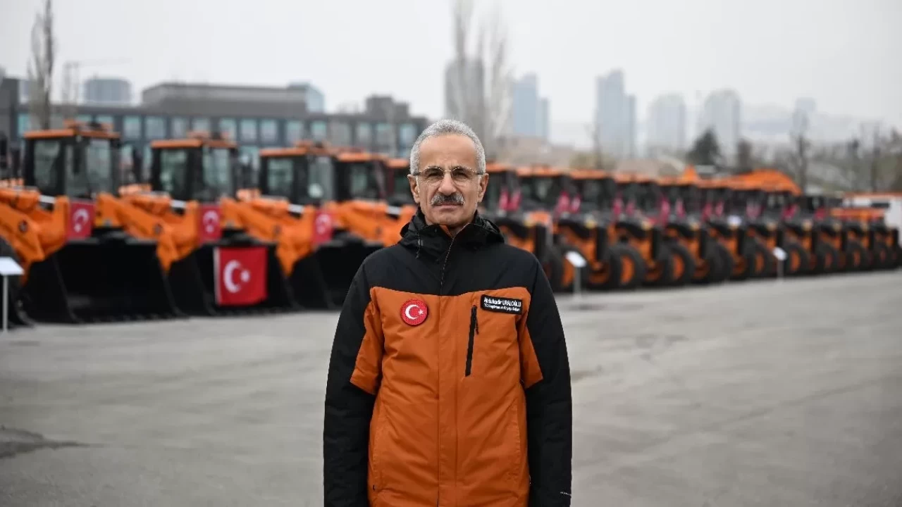 Kışa sıkı hazırlık! Bakan Uraloğlu: 18 bin 407 personel, 14 bin 263 araç sahada