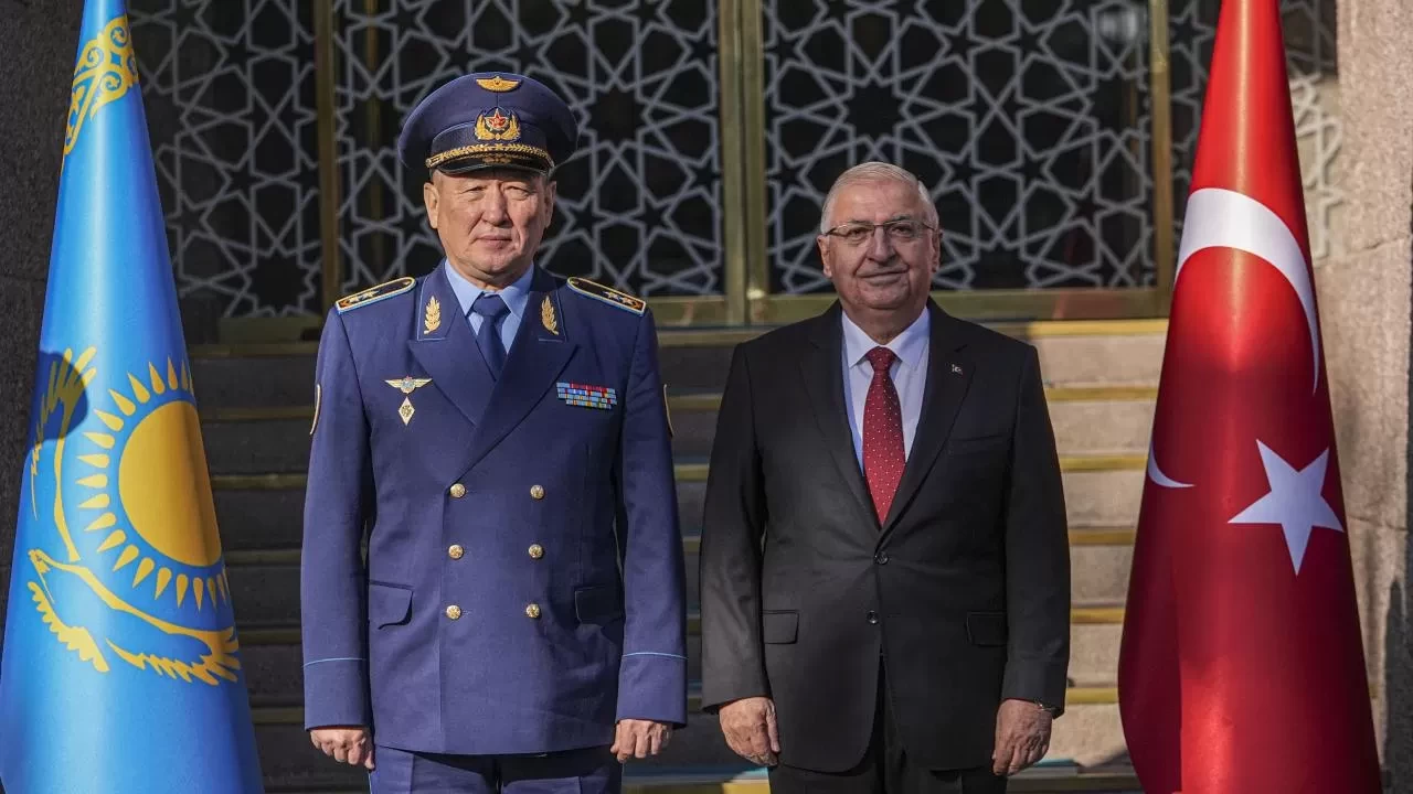 Milli Savunma Bakanı Güler Kazakistanlı mevkidaşı ile görüştü
