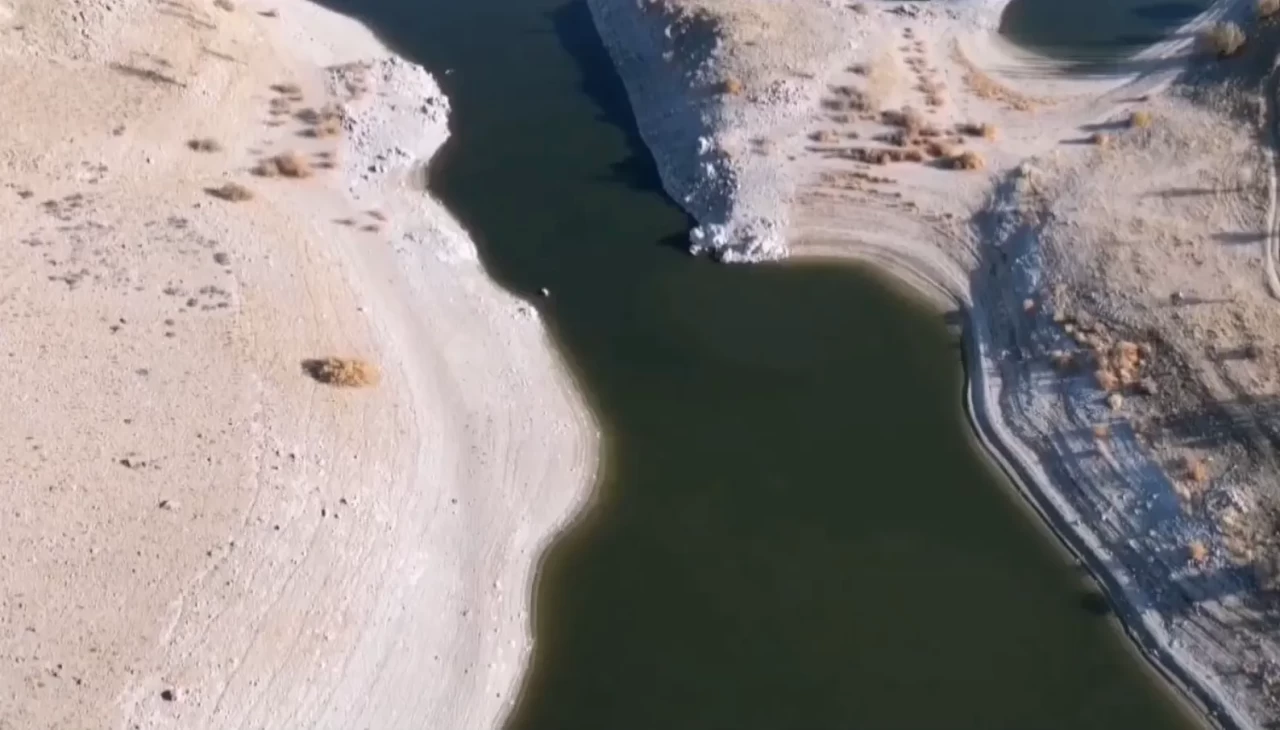 Akköy Barajı’nda vahim tablo: 58 yıldır su altında kalan dedelerinin toprakları ortaya çıktı
