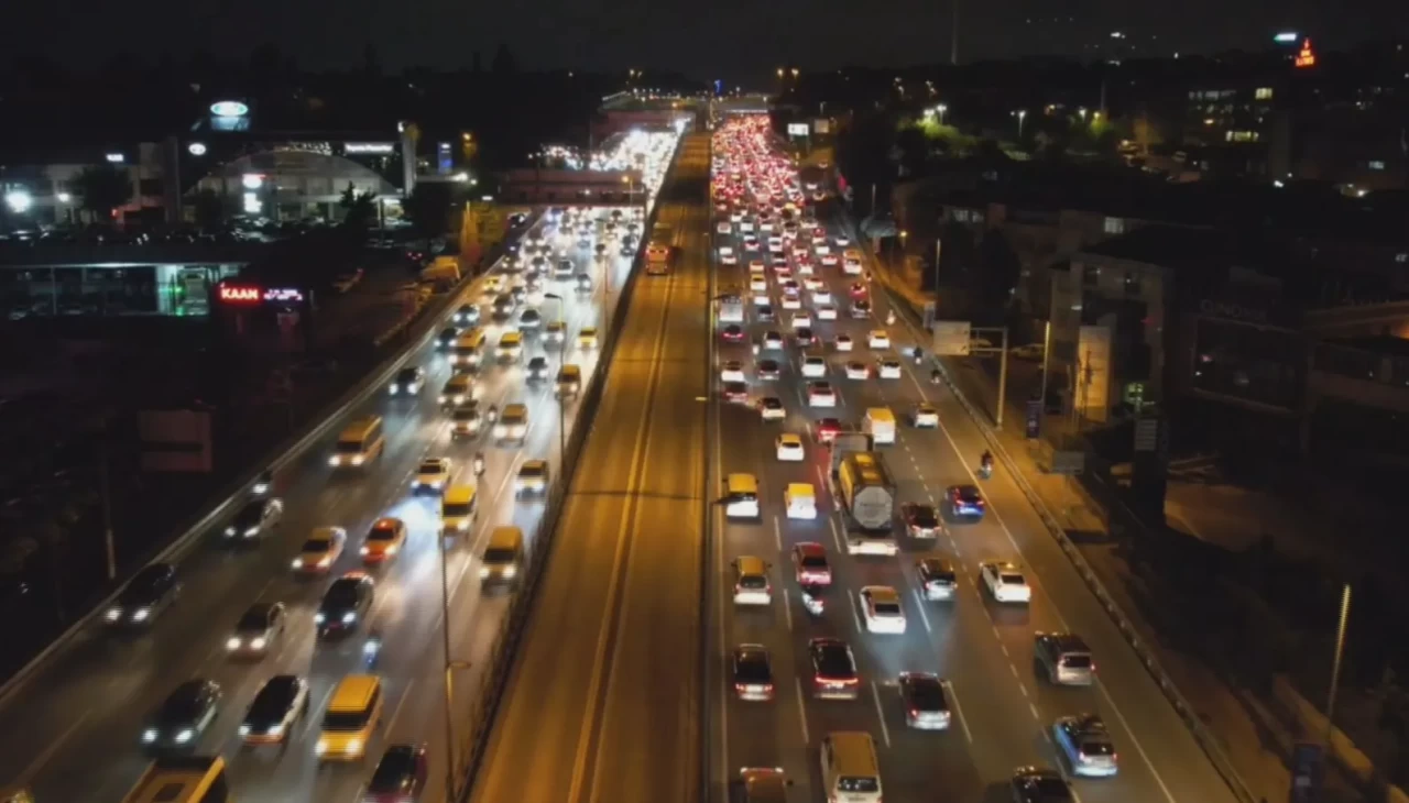 İstanbul’da akşam trafiği kilitlendi: Yoğunluk yüzde 85’e çıktı