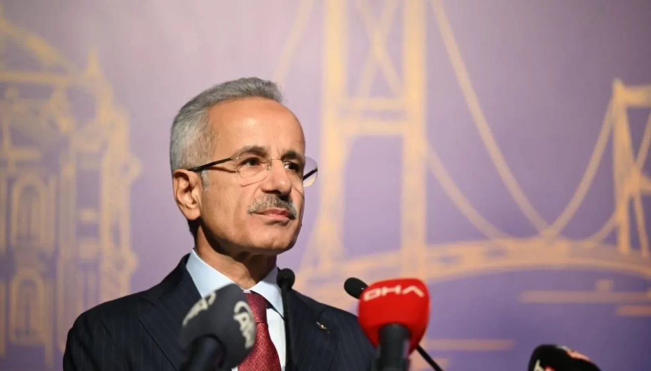 Bakan Uraloğlu Gebze’de çöken bina ile ilgili açıklamada bulundu: Metroyla hiçbir ilgisi yok