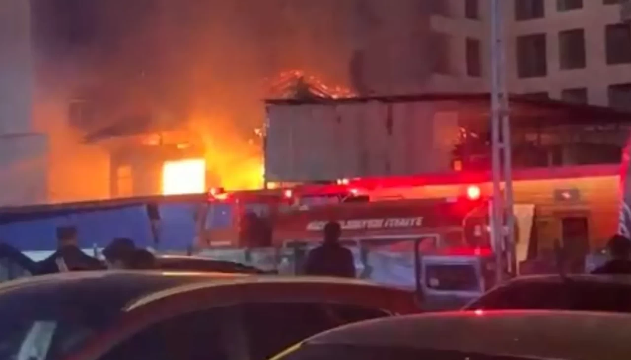 Rize’de 2 katlı ev alev alev yandı: Yangın son anda kontrol altına alındı