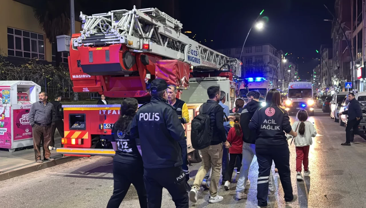 Ordu’da apartmanın çatı katında yangın: 5 kişi dumandan etkilendi