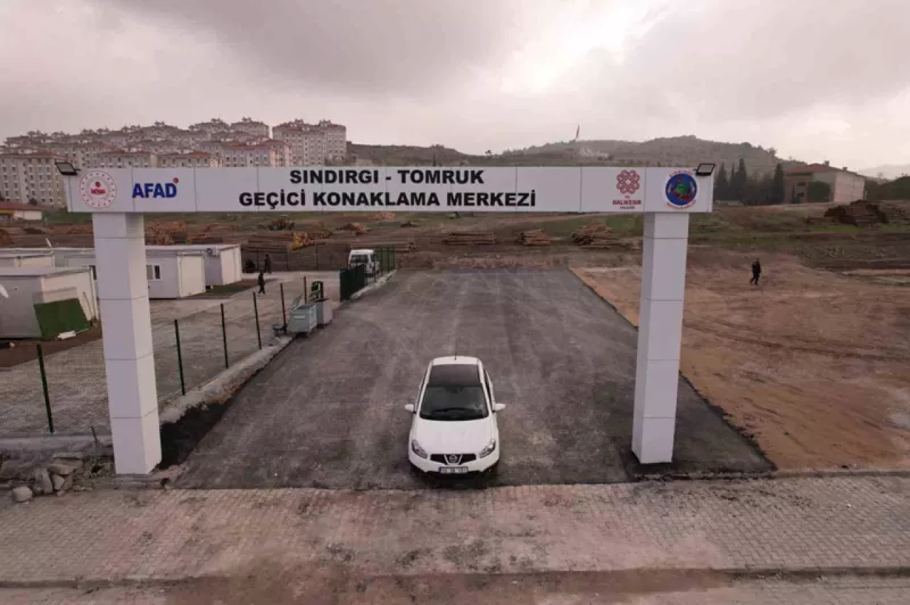 Sındırgı'da depremin yaraları sarılıyor: Geçici Yaşam Merkezi kuruldu
