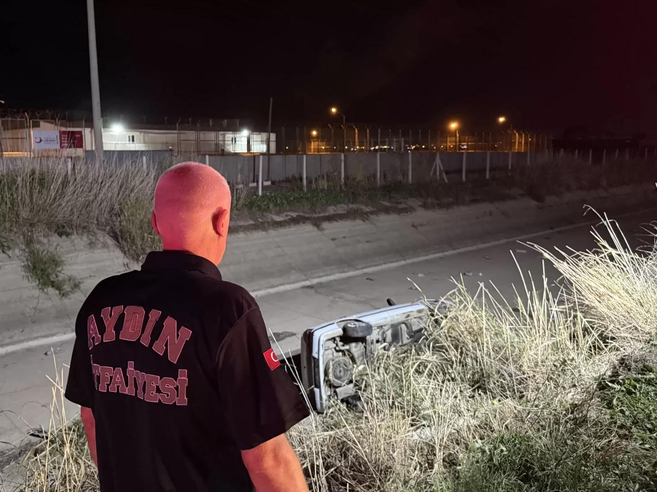 Aydın'da otomobil sulama kanalına devrildi: 2 yaralı