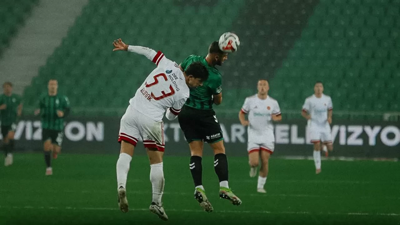 10 kişi kalan Sakaryaspor, beraberliği kurtardı | 1. Lig'de Sakaryaspor 1-1 Ümraniyespor