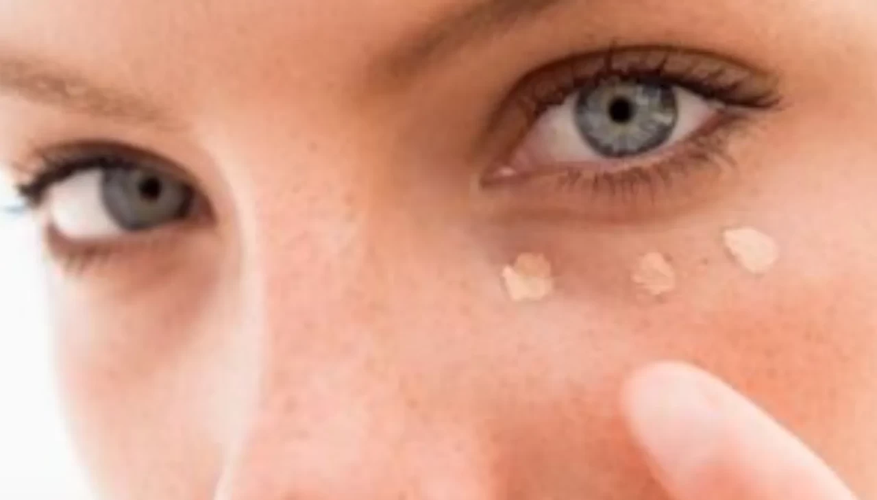 Toplanın! Göz altı kapatıcısını kusursuz gösteren 8 altın teknik açıklandı!