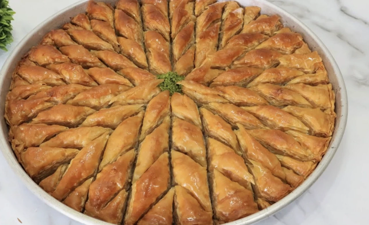 MasterChef kolay ev baklavası tarifi! Şerbeti tam kıvamında, çıtır çıtır lezzetiyle herkesin favorisi oldu!