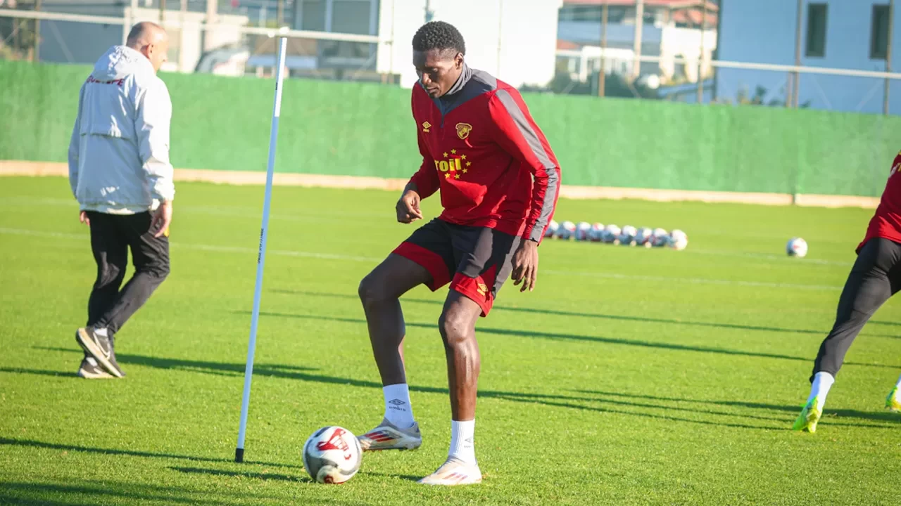 Göztepe, Kocaelispor maçı öncesi hazırlıklarına çift antrenmanla devam etti