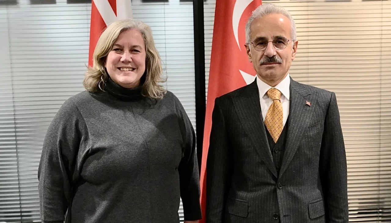 Bakan Uraloğlu Londra’da İngiltere Ulaştırma Bakanı Alexander ile görüştü