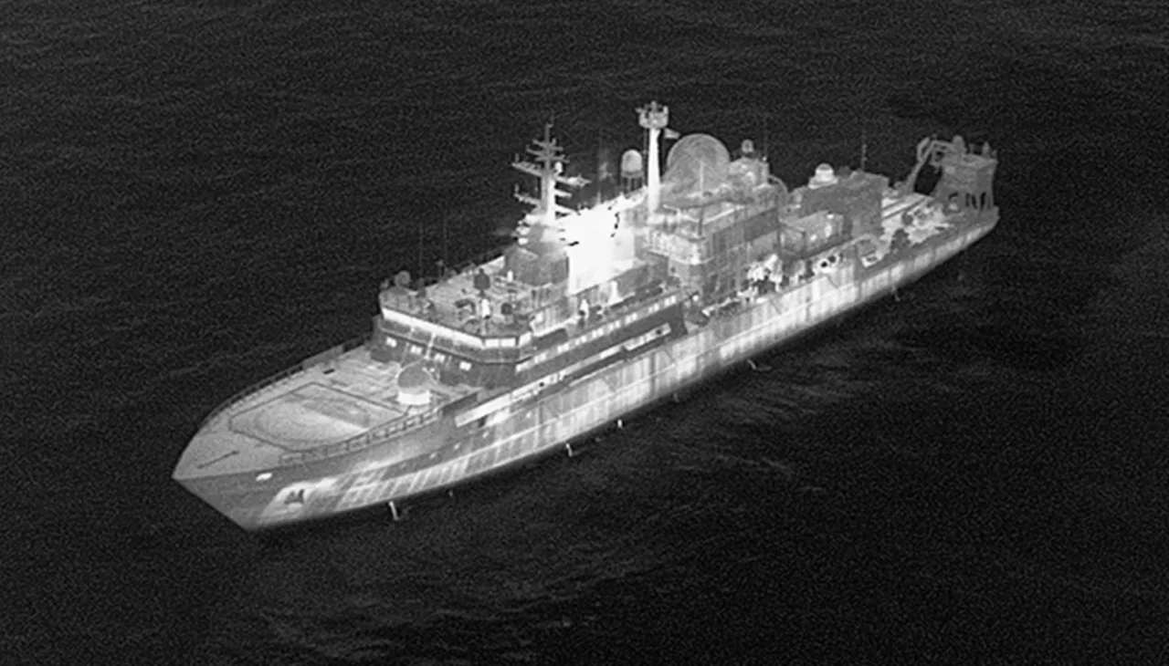 İngiltere kara sularında Rus casus gemisi alarmı!