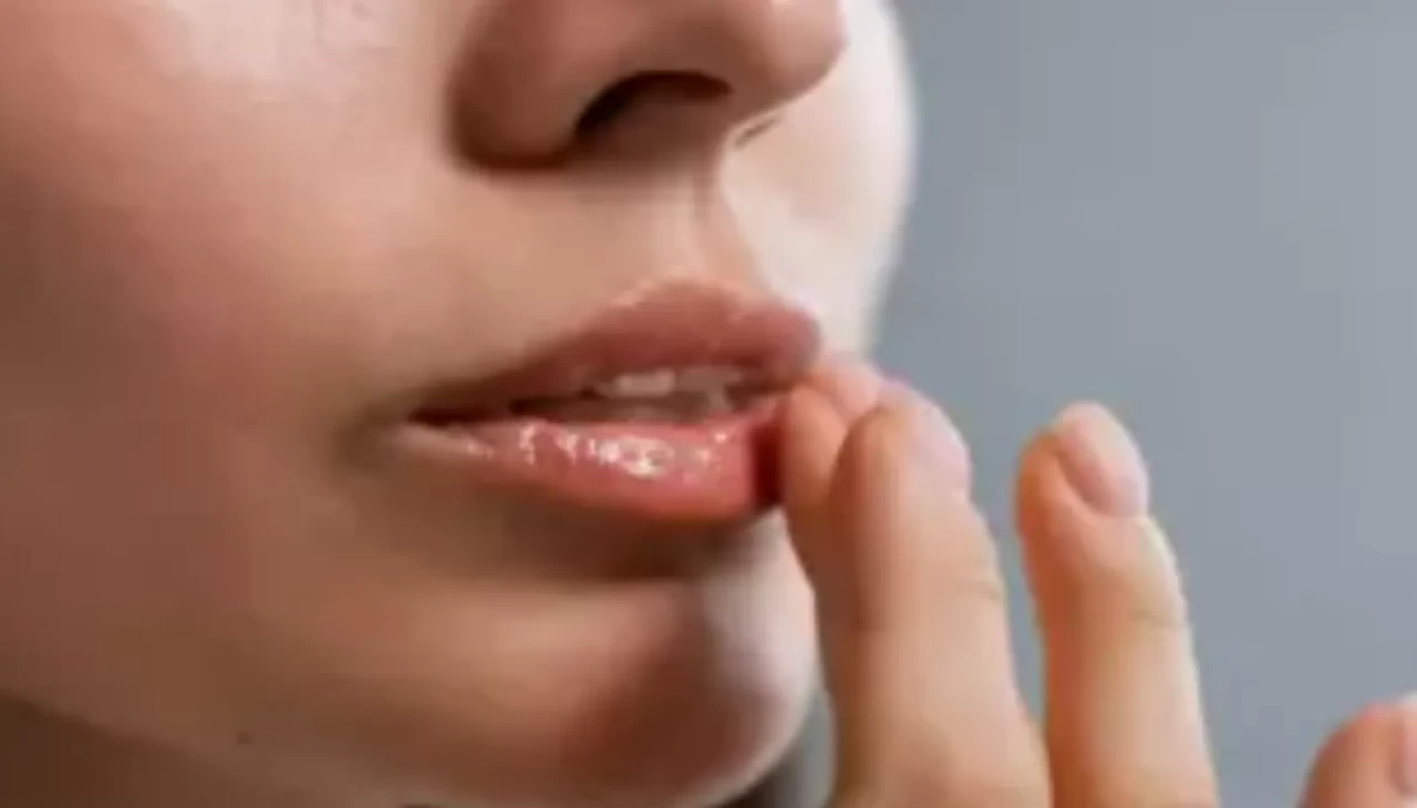 DUDAK RENGİNİZ SAĞLIĞINIZI ELE VERİYOR! UZMANLAR UYARDI! BU DEĞİŞİMLER HASTALIK HABERCİSİ