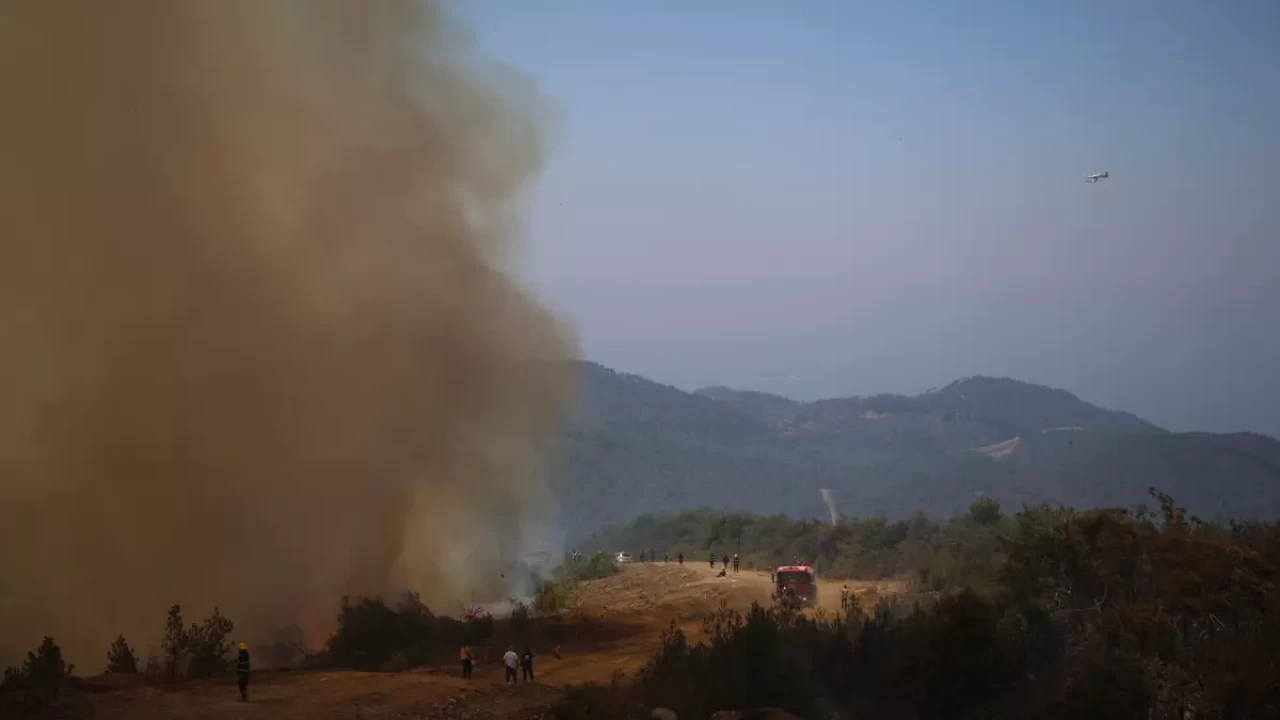 Lazkiye’de büyüyen tehlike: Orman yangını kontrol altına alınmaya çalışılıyor!