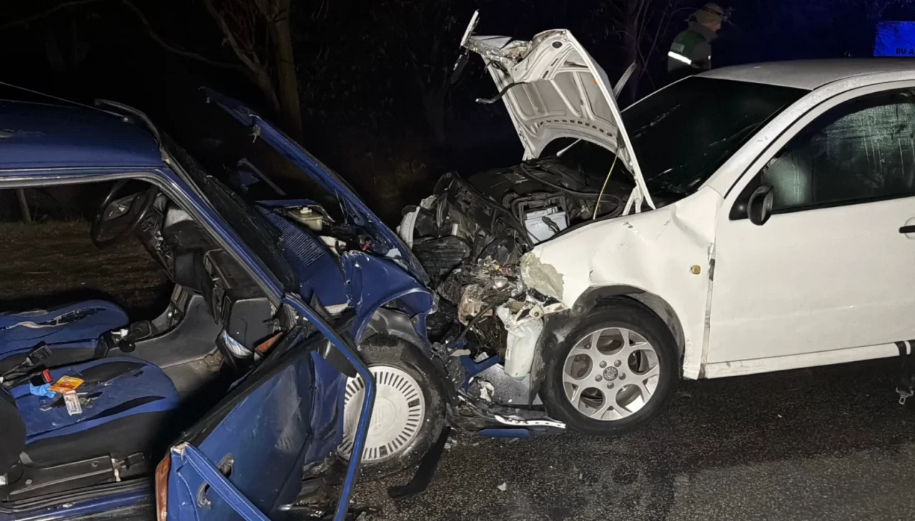 Eskişehir’de iki otomobil kafa kafaya çarpıştı: 1’i çocuk 9 yaralı