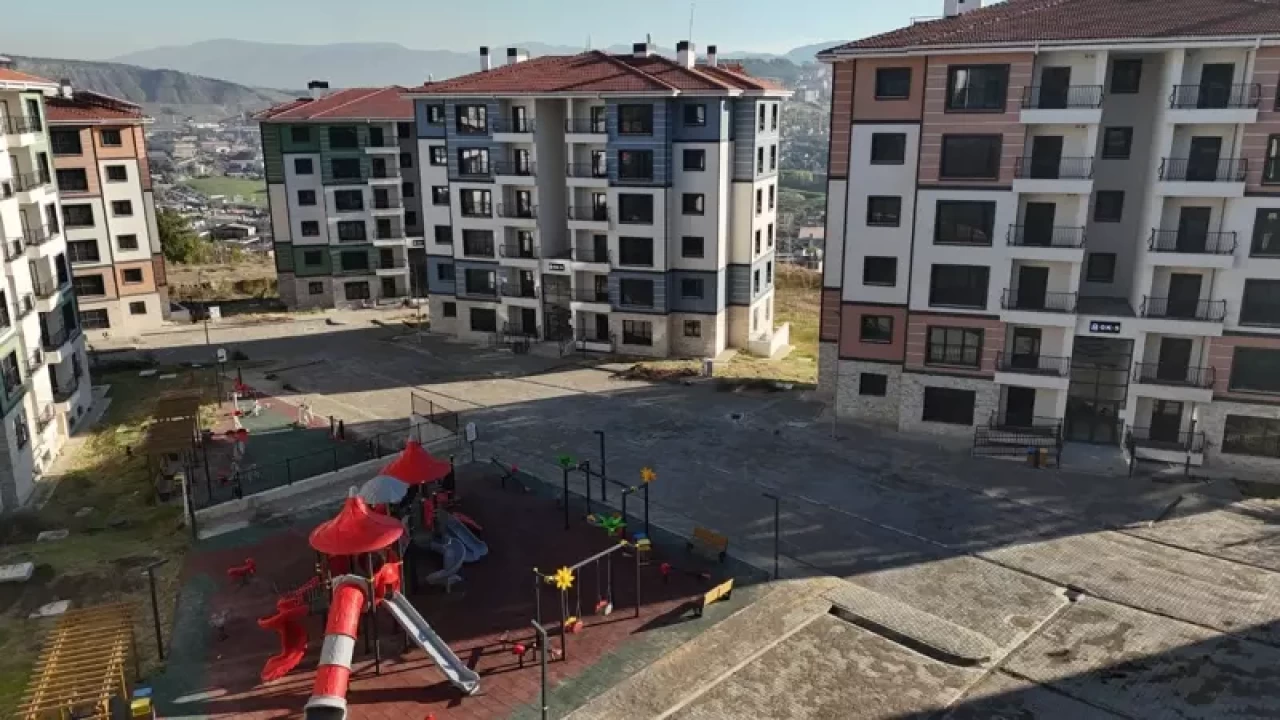 Karabük'te TOKİ konutları hak sahiplerine teslim edildi